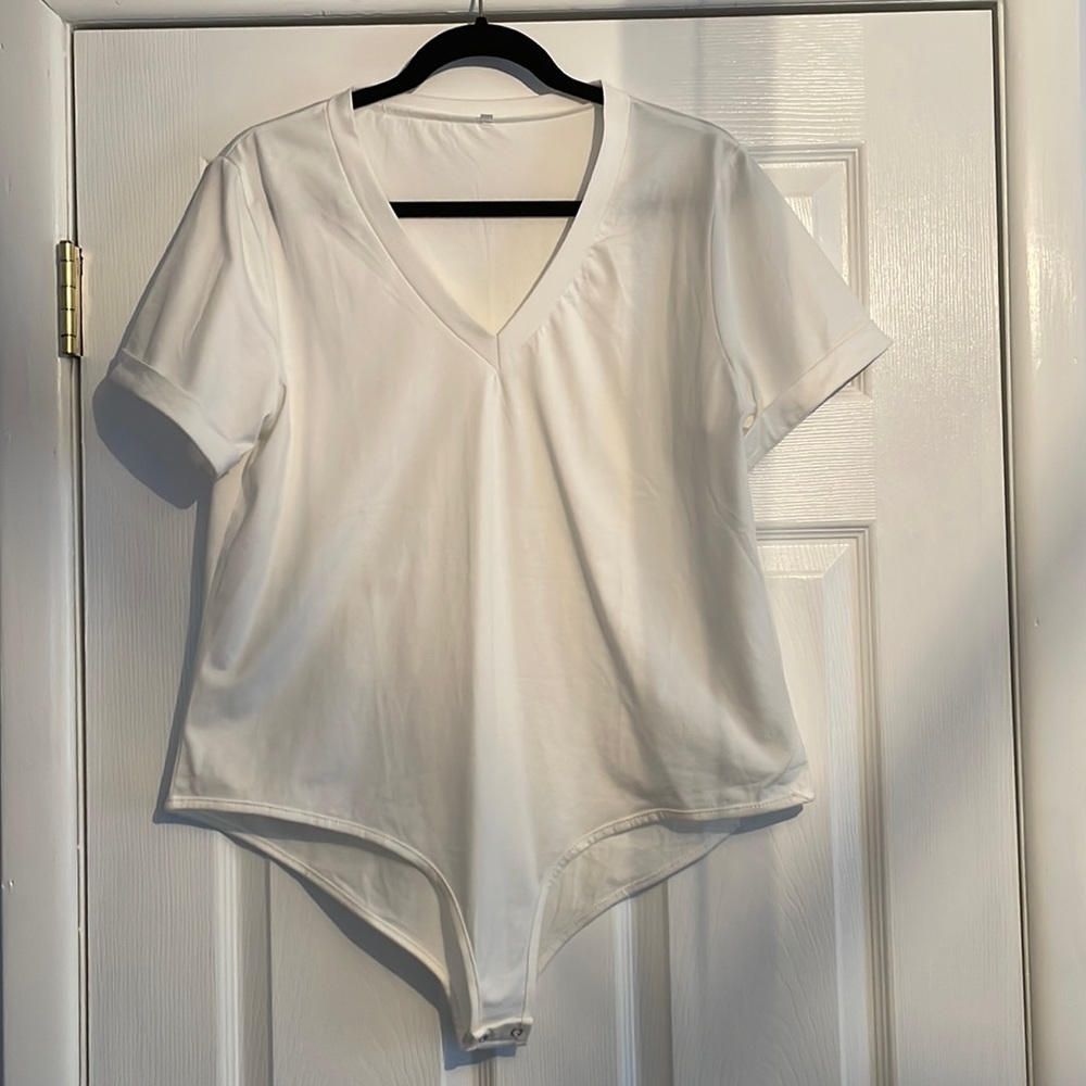 NWOT Shein 1XL White full bottom 2 snap closure body suit cuffed sleeves